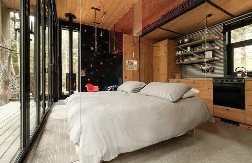 Eastman House | Cabin Zoobox 82