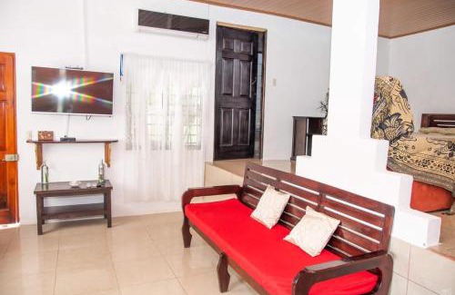 Quepos House | Cabinas Chinchilla