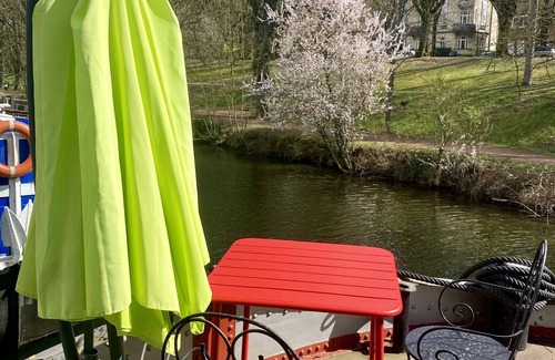 Nouvelle Ville Apartment | Cabine 03, gîte sur l'eau, péniche ma pensée