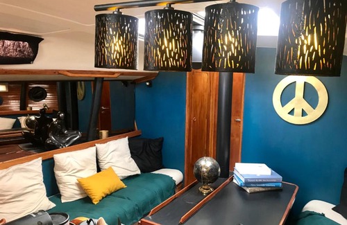 Cannes Old Town Boat Rental | Cabine privée dans un voilier aménagé cosy