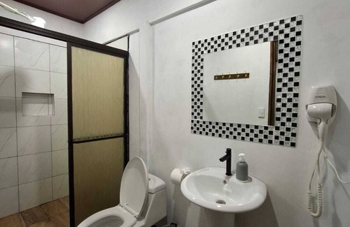 Hone Creek Hotel | Cabini Taz