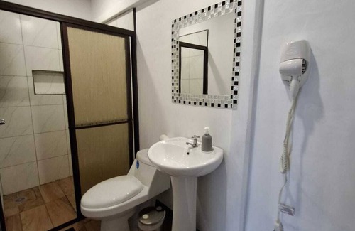 Hone Creek Hotel | Cabini Taz