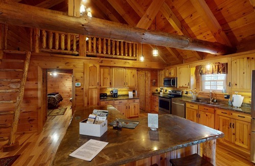 Laurelville Cabin | Cabins In Hocking - Knotty Pine