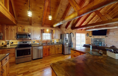 Laurelville Cabin | Cabins In Hocking - Knotty Pine