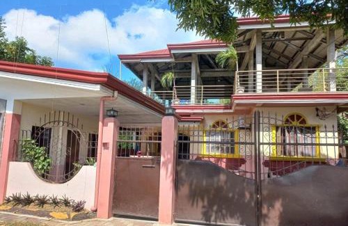 Nueva Valencia House | CABRERA GUEST HOUSE exGREEN BAMBOO GUIMARAS