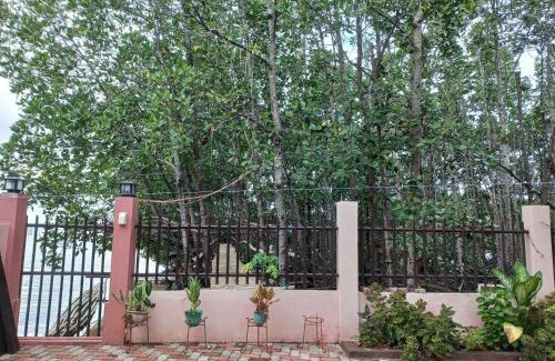 Nueva Valencia House | CABRERA GUEST HOUSE exGREEN BAMBOO GUIMARAS