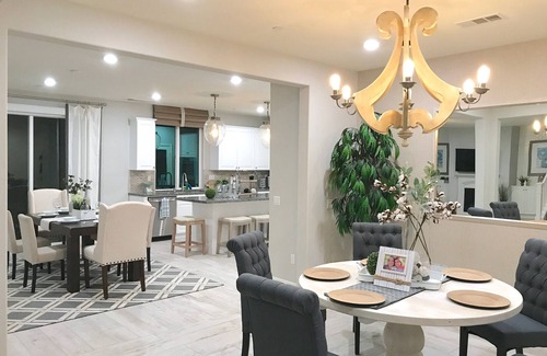 Jurupa Valley House | ❃Cache Way-Luxurious Model Home❃Perfect for Family Retreat❃Fast Wifi❃King Beds❃