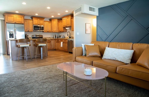 New Papago Parkway House | Cactus Clubhouse: Sleek midcentury modern desert retreat in Scottsdale, AZ