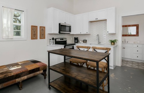 Fredericksburg Cottage | Cactus Coterie | Hot Tub, Pet Friendly w/fee, Grill & Fire-pit