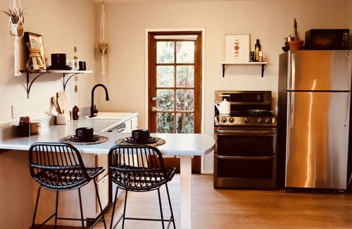Fallbrook Cottage | Cactus Garden Cottage…Best Location!