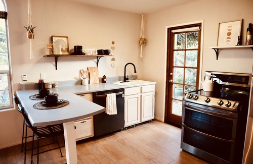 Fallbrook Cottage | Cactus Garden Cottage…Best Location!