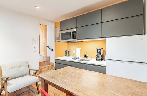 Sam Hughes Apartment | Cactus Garden Getaway: Sam Hughes Studio