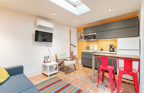 Sam Hughes Apartment | Cactus Garden Getaway: Sam Hughes Studio
