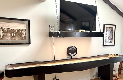 Pinehurst Cottage | Caddy Shack #2 - 4 BR sleeps up to 12 w/Ping Pong, Shuffleboard, Arcades & more!