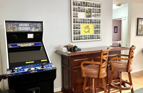 Pinehurst Cottage | Caddy Shack #2 - 4 BR sleeps up to 12 w/Ping Pong, Shuffleboard, Arcades & more!