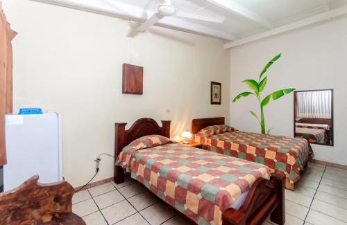 Jaco Hotel | Cadillac Rock Beach Hotel