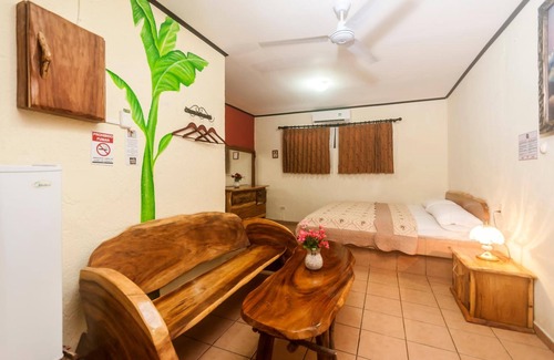 Jaco Hotel | Cadillac Rock Hotel - Adults Only
