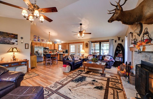 Cadiz House | Cadiz Vacation Home w/Deck: Walk to Lake Barkley