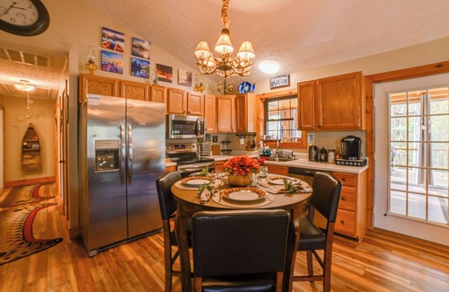 Cadiz House | Cadiz Vacation Home w/Deck: Walk to Lake Barkley