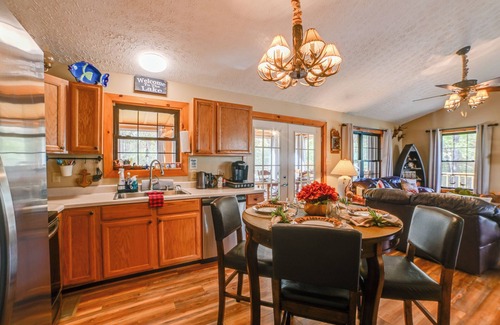 Cadiz House | Cadiz Vacation Home w/Deck: Walk to Lake Barkley