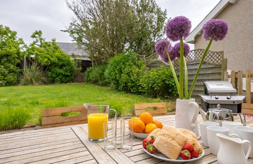 Edern Cottage | Cae-Calch | Three Bedroom Bungalow in Seaside Village Morfa Nefyn
