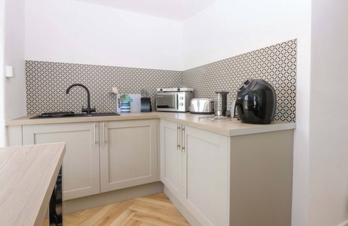 Llanfaelog Cottage | CAE GWYN, character holiday cottage in Llanfaelog
