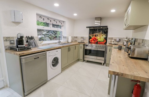 Dolgellau House | CAE LLECI, pet friendly, character holiday cottage in Dolgellau