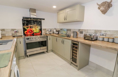 Dolgellau House | CAE LLECI, pet friendly, character holiday cottage in Dolgellau