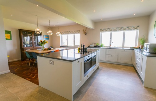 Moelfre Cottage | Cae'r Borth - sleeps 14 guests in 7 bedrooms