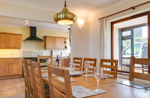 Rhossili House | Caemor - Four Bedroom House, Sleeps 10