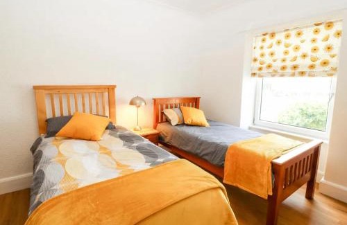 Dinas House | Caer Rhos