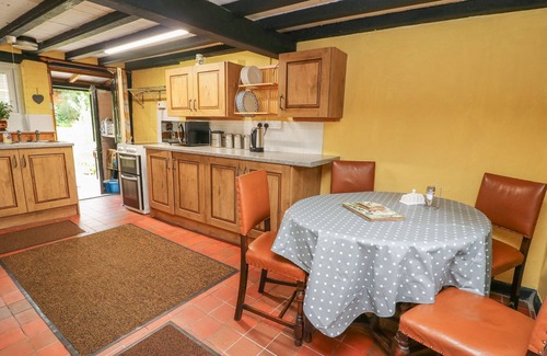 Caersws Cottage | CAERAU FARM HOUSE, pet friendly, with open fire in Llanidloes