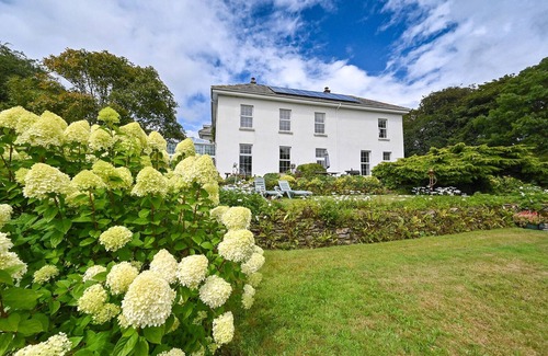 Lanreath Apartment | Caerhays Apartment With Outdoor Pool And Gardens In Historic Mansion House