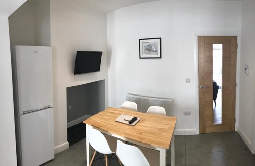 Bont Newydd House | CAERNARFON Quality Townhouse