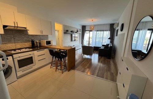 Politiko Apartment | Caesar Resort Spa Long Beach