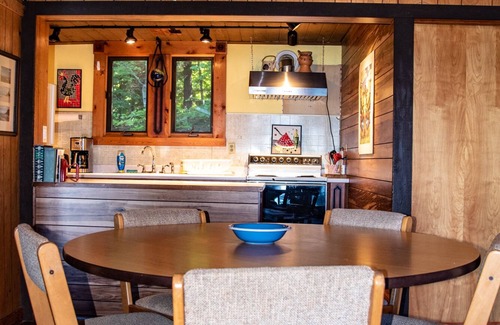 Frankfort House | Cair Paravel, Lakefront family cottage with spectacular views, private beach