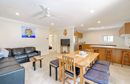 Parramatta Park House | Cairns central walking Distance "Town House"