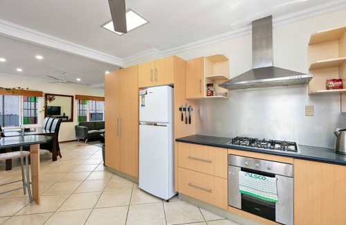 Parramatta Park House | Cairns Central Walking Distance "Ground Floor"