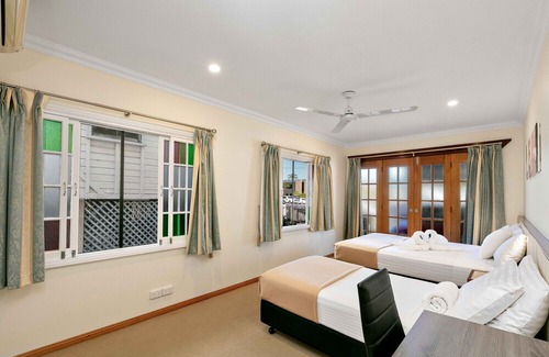 Parramatta Park House | Cairns Central Walking Distance Entire Ground Floor House