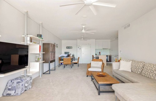 Cairns Central Business District Apartment | Cairns Coastal Charmer Your Waterfront Sanctuary