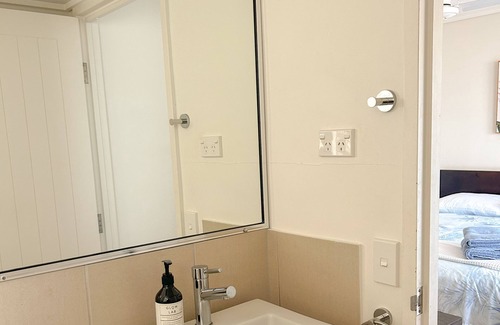 Parramatta Park Apartment | Cairns studio in the heart of the city, with a balcony and amazing views.
