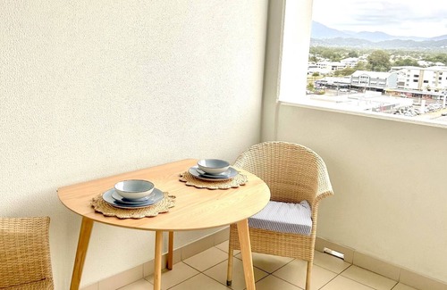 Parramatta Park Apartment | Cairns studio in the heart of the city, with a balcony and amazing views.