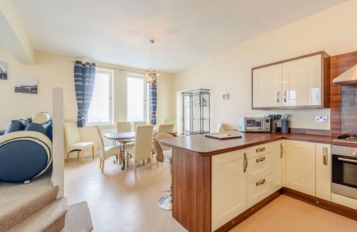 Whitby Apartment | CAIRNS VISTA, family friendly, country holiday cottage in Whitby