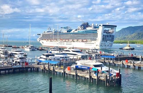 Cairns Central Business District Apartment | Cairns Waterfront Luxury at Harbourlights