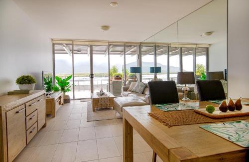 Cairns Central Business District Apartment | Cairns Waterfront Luxury at Harbourlights