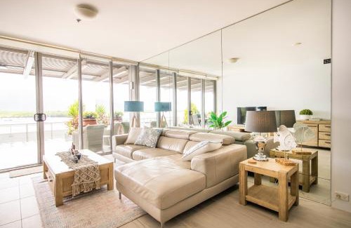 Cairns Central Business District Apartment | Cairns Waterfront Luxury at Harbourlights