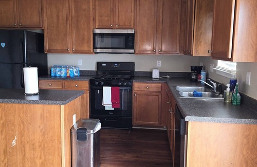 Lithia Springs House | CAJULS Guest House Near GA Aquarium, Six-flags,Mercedes-Benz Stadium,& Coca-Cola