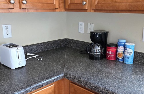 Lithia Springs House | CAJULS Guest House Near GA Aquarium, Six-flags,Mercedes-Benz Stadium,& Coca-Cola