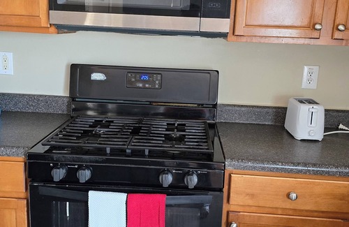 Lithia Springs House | CAJULS Guest House Near GA Aquarium, Six-flags,Mercedes-Benz Stadium,& Coca-Cola