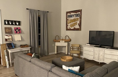 Breaux Bridge House | Cajun Barndeaux! Sleeps 13